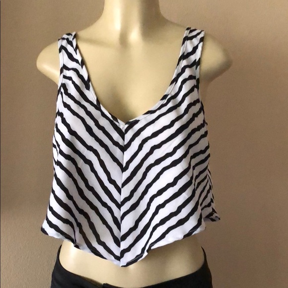 New 2Bbebe size Medium crop top - Picture 1 of 3